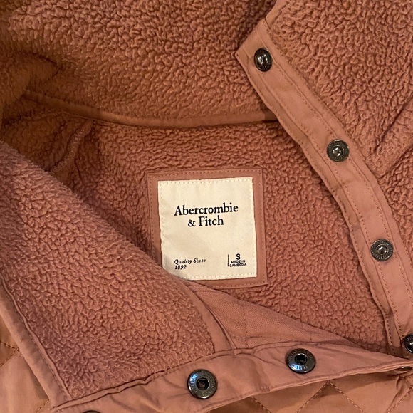 Abercrombie & Fitch Rose Quilted Fleece Pullover - Picture 2 of 3